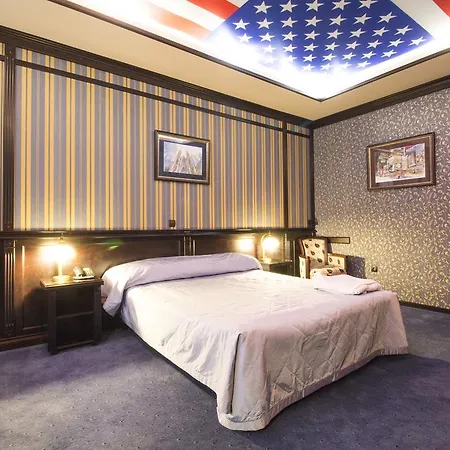 Hotel Attache 3*