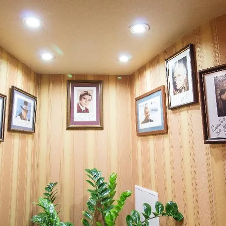 Hotel Attache