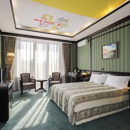 Attache Hotel 3*